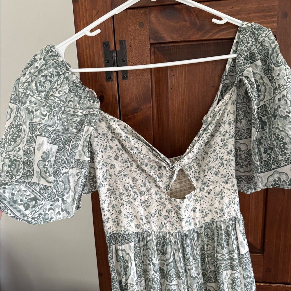 Abercrombie & Fitch Sage Green Floral Patchwork Maxi Dress - Picture 4 of 5